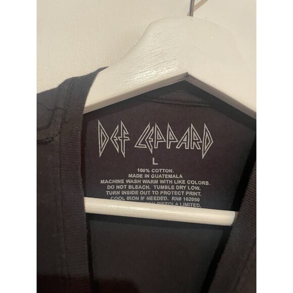 Def Leppard Brand Women's Short Sleeve Graphic Tee Black Size Large - Picture 3 of 4